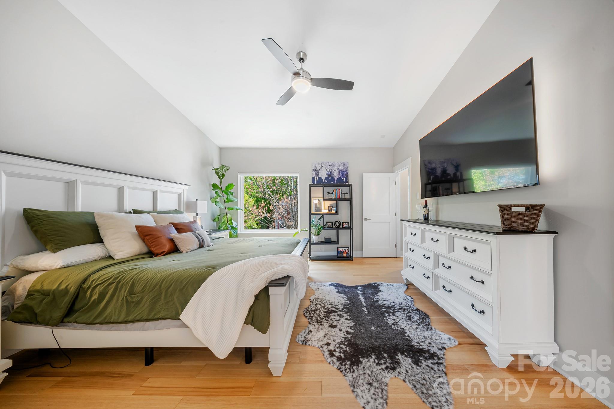 1115 Greenleaf Avenue Unit: B