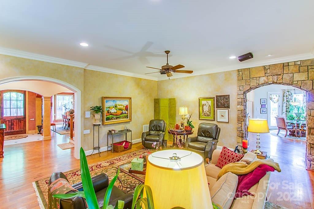 3400 Baucom Manor Road