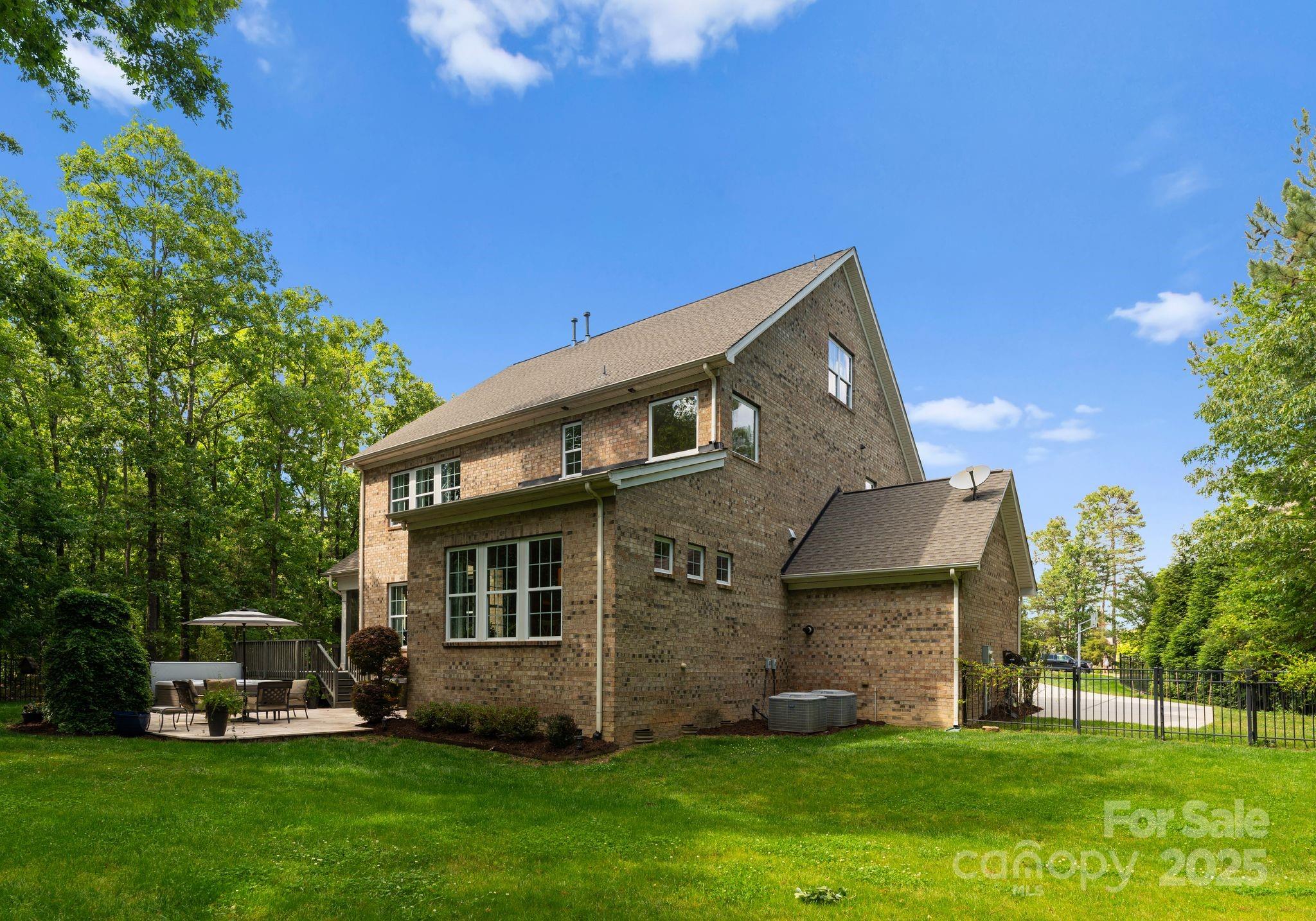 1410 Smoketree Court