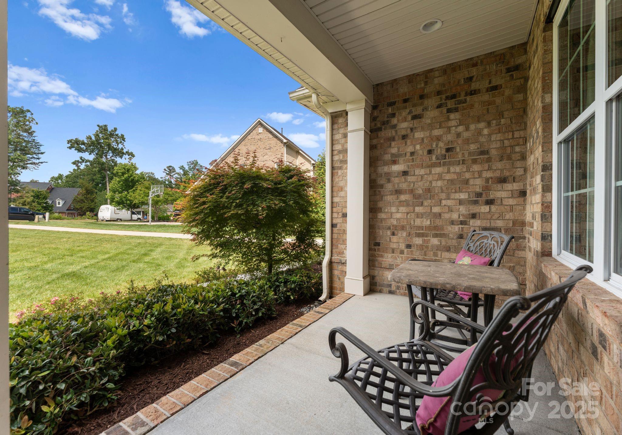 1410 Smoketree Court
