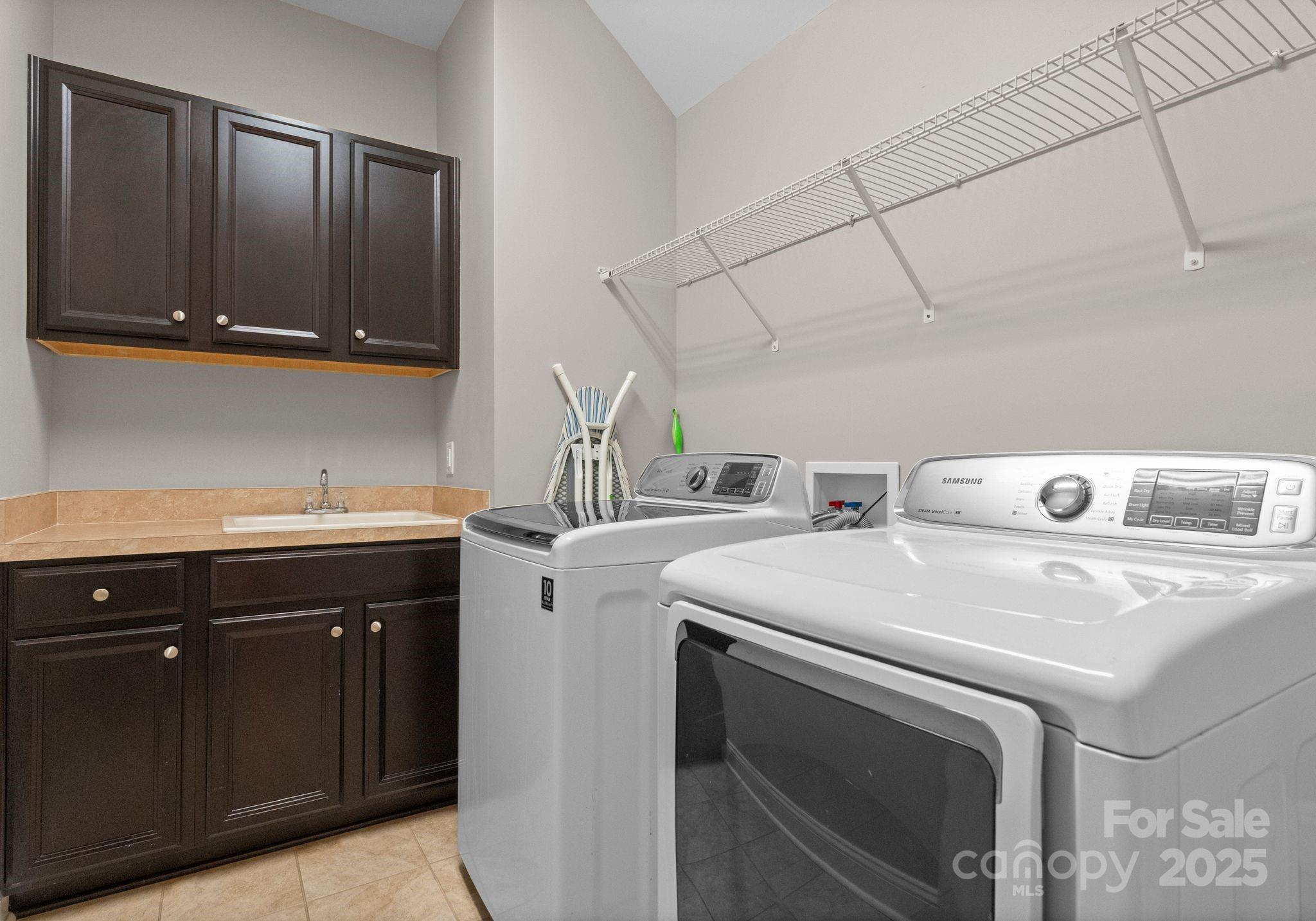 1410 Smoketree Court