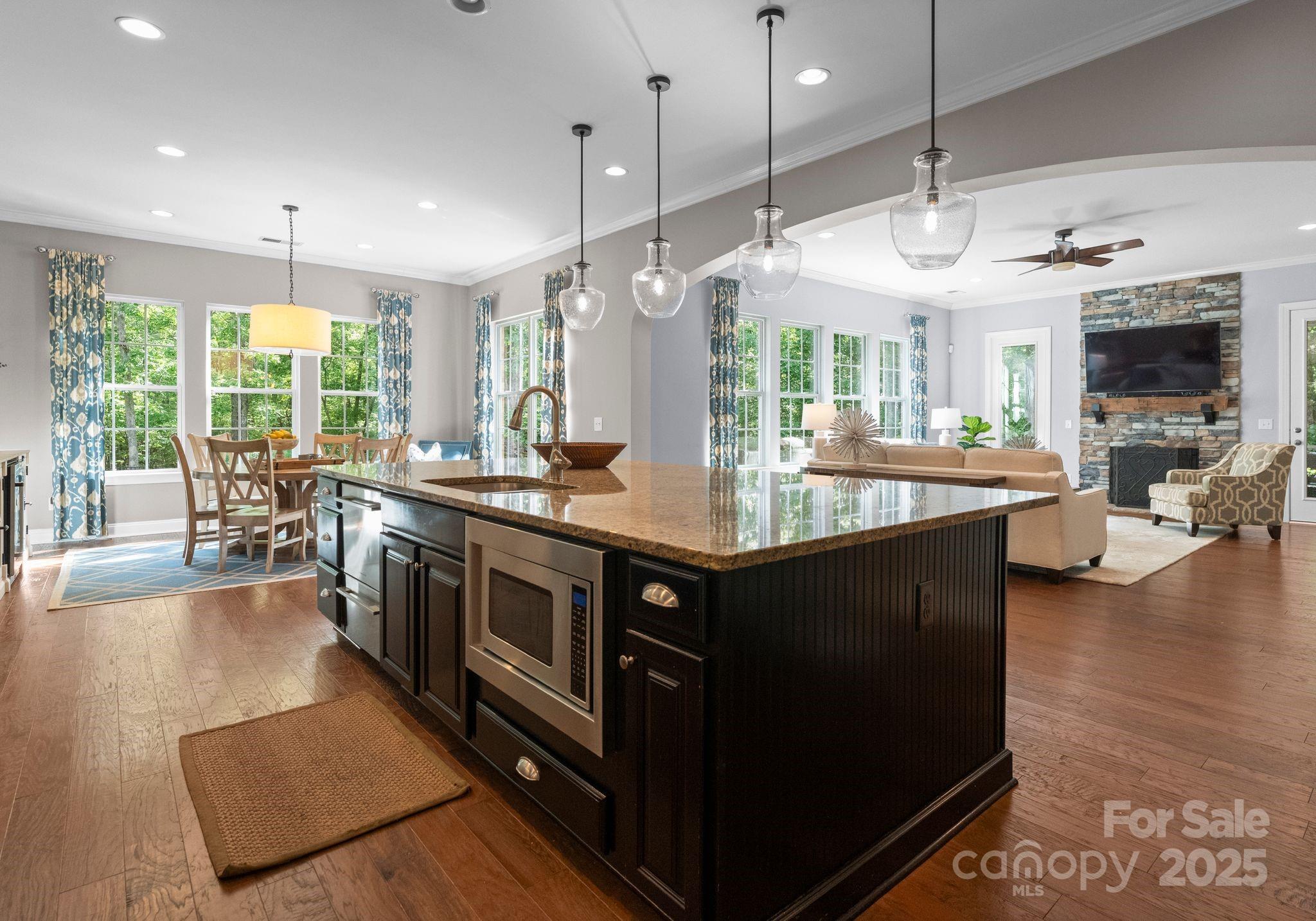 1410 Smoketree Court