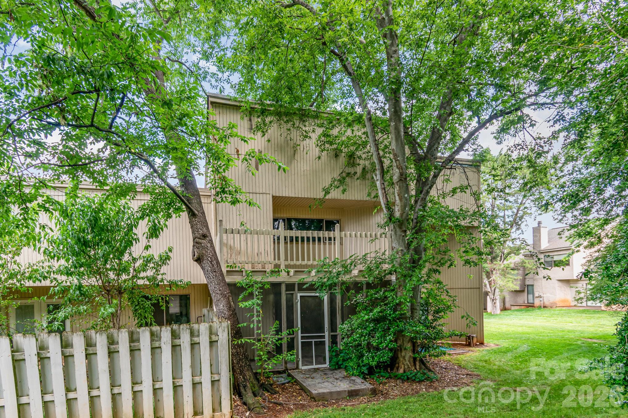 8005 Horse Chestnut Lane