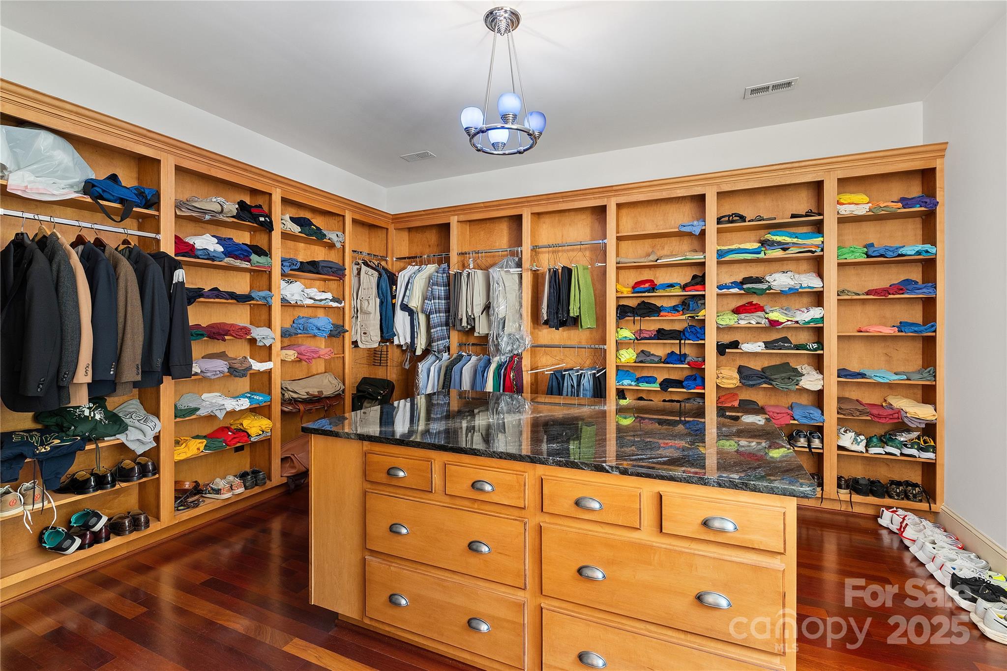 1067 E Kent Road