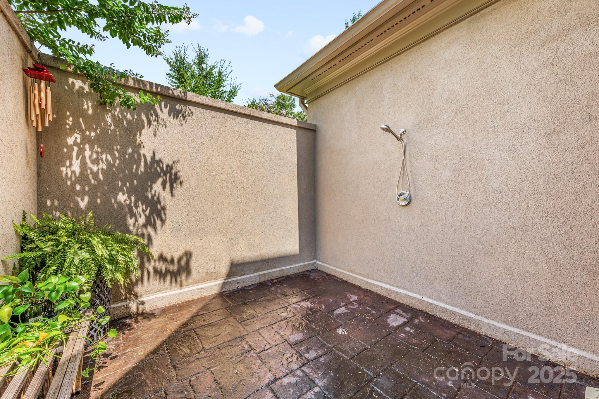 1736 White Pond Lane