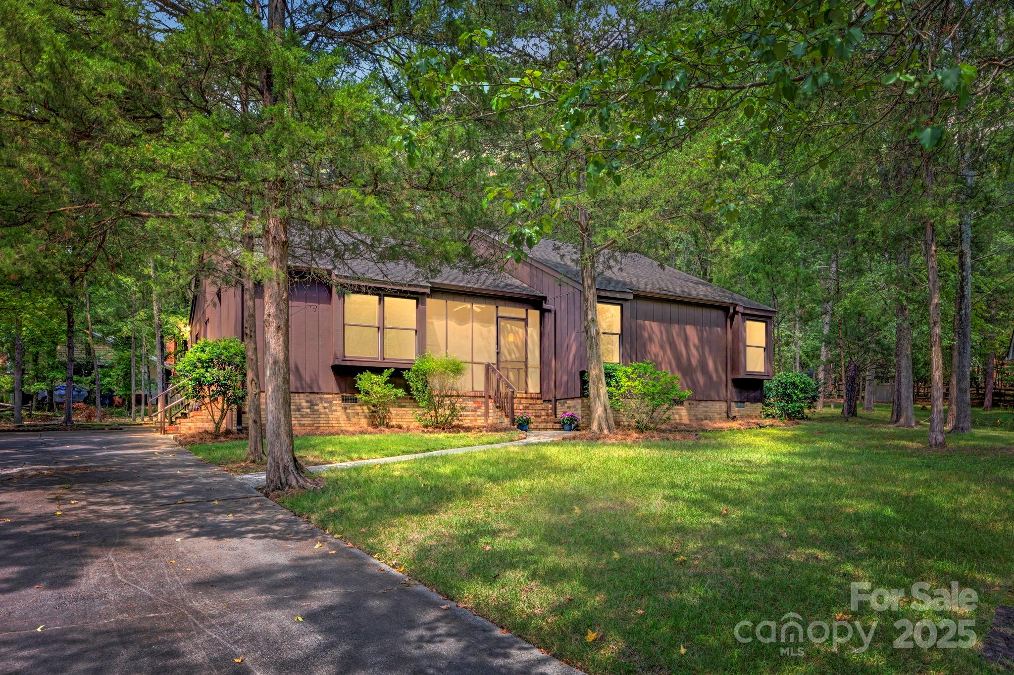 7904 Deep Hollow Court