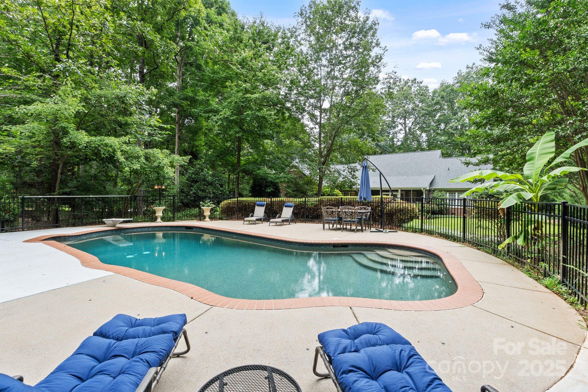 501 Colonels Court