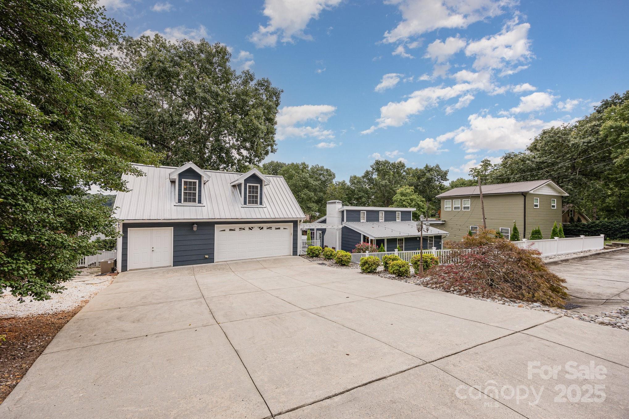 910 & 914 Pinehaven Drive Unit: 141, 142