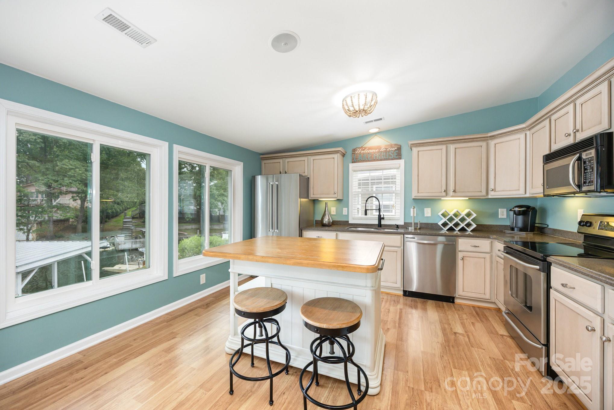 910 & 914 Pinehaven Drive Unit: 141, 142