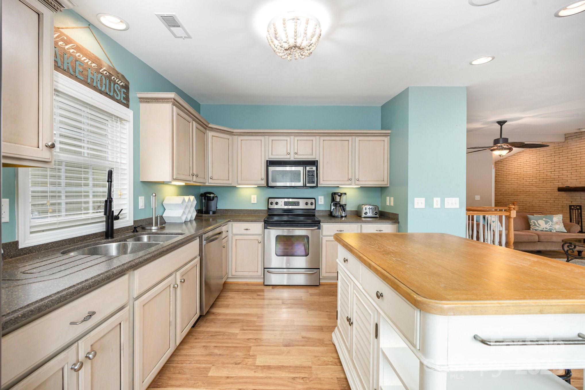 910 & 914 Pinehaven Drive Unit: 141, 142