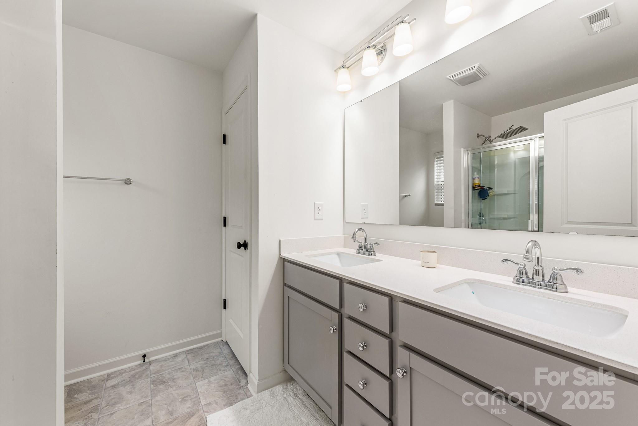 2038 Crooked Oak Lane Unit: 16