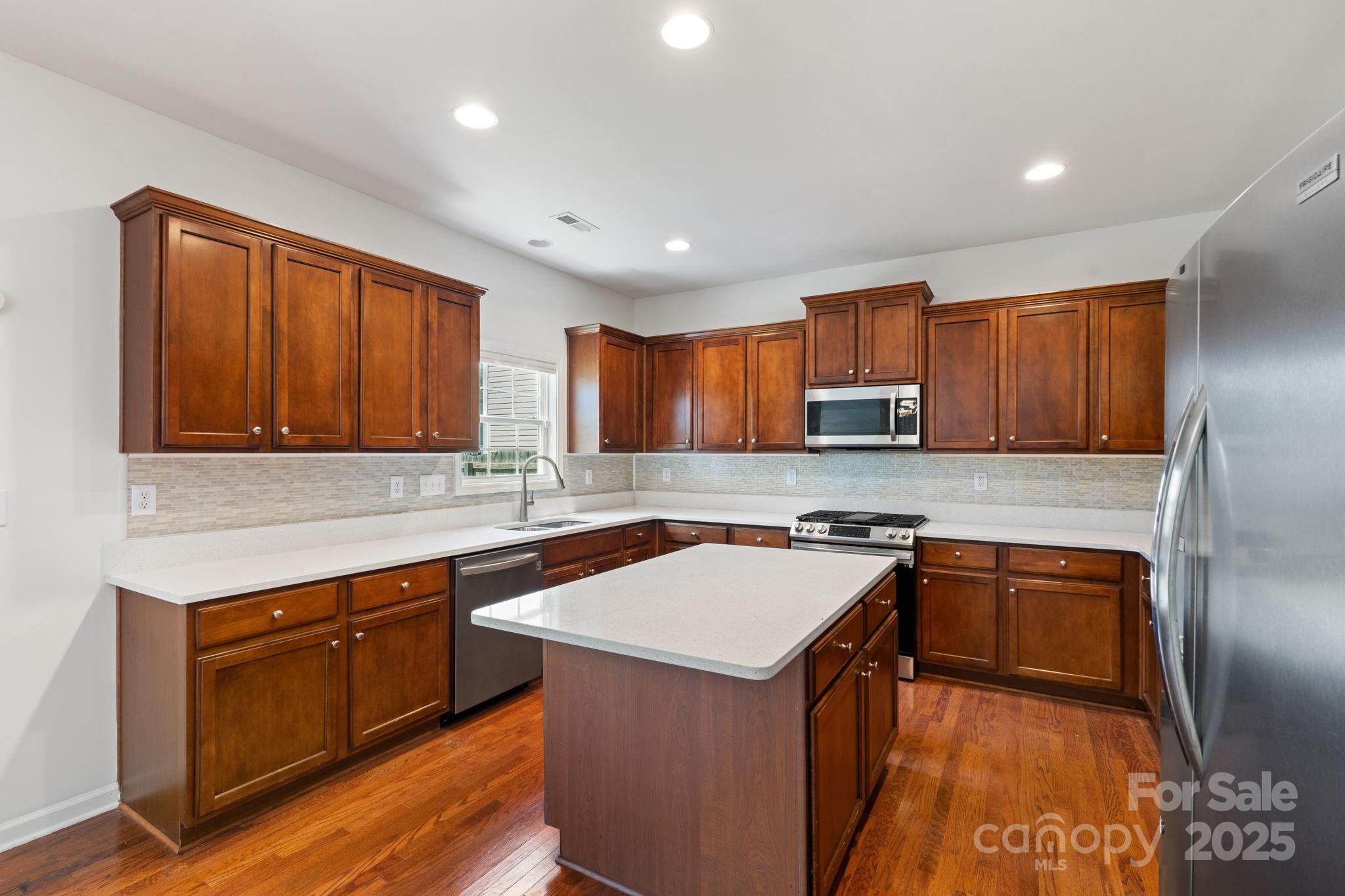3527 Glenfield Lane