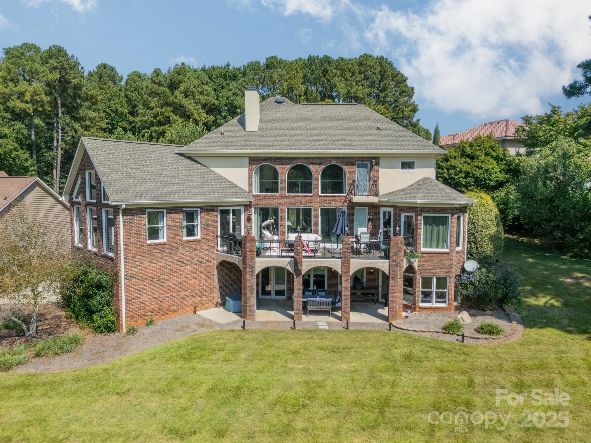 8030 Ravenwood Lane