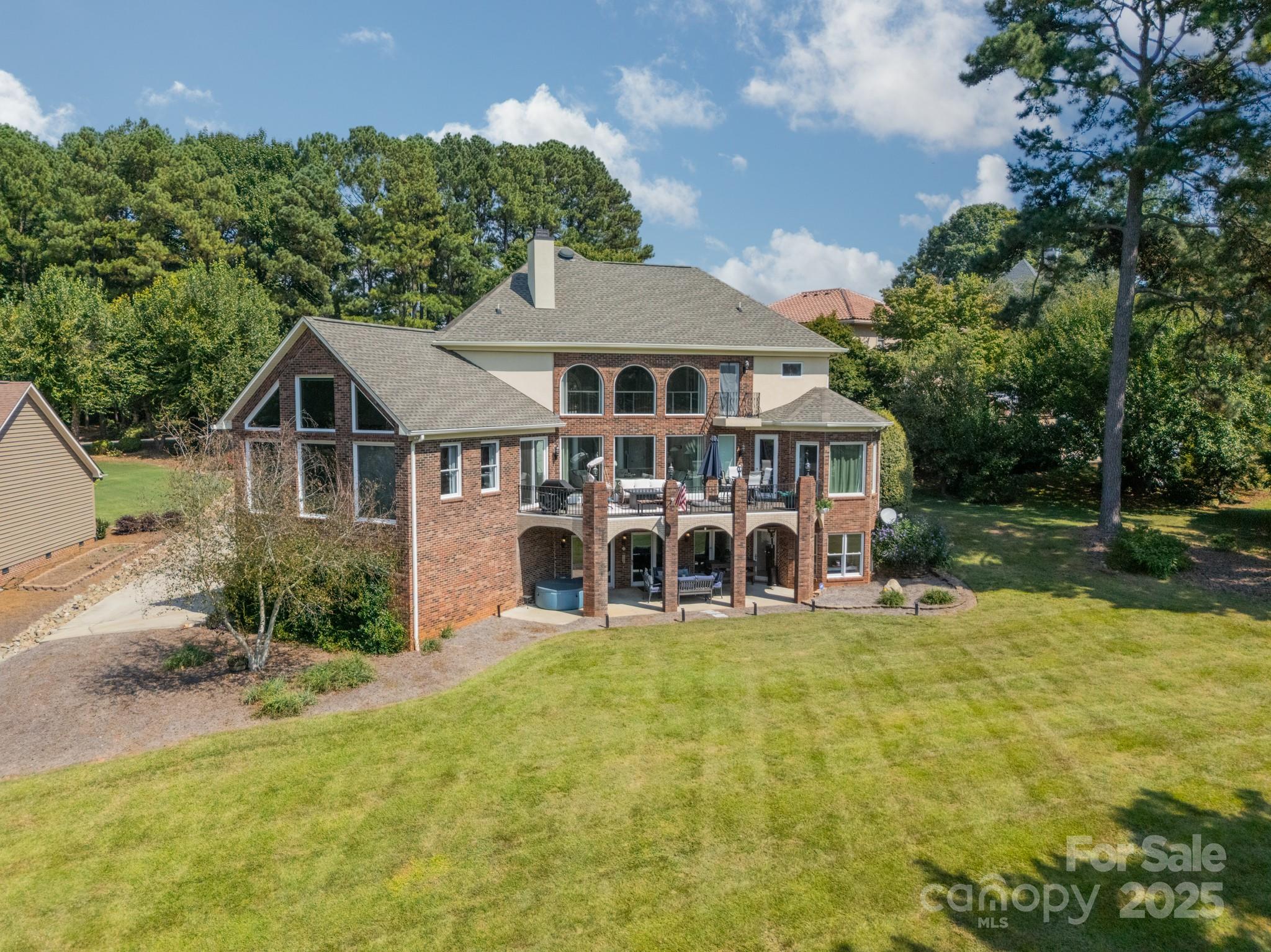 8030 Ravenwood Lane