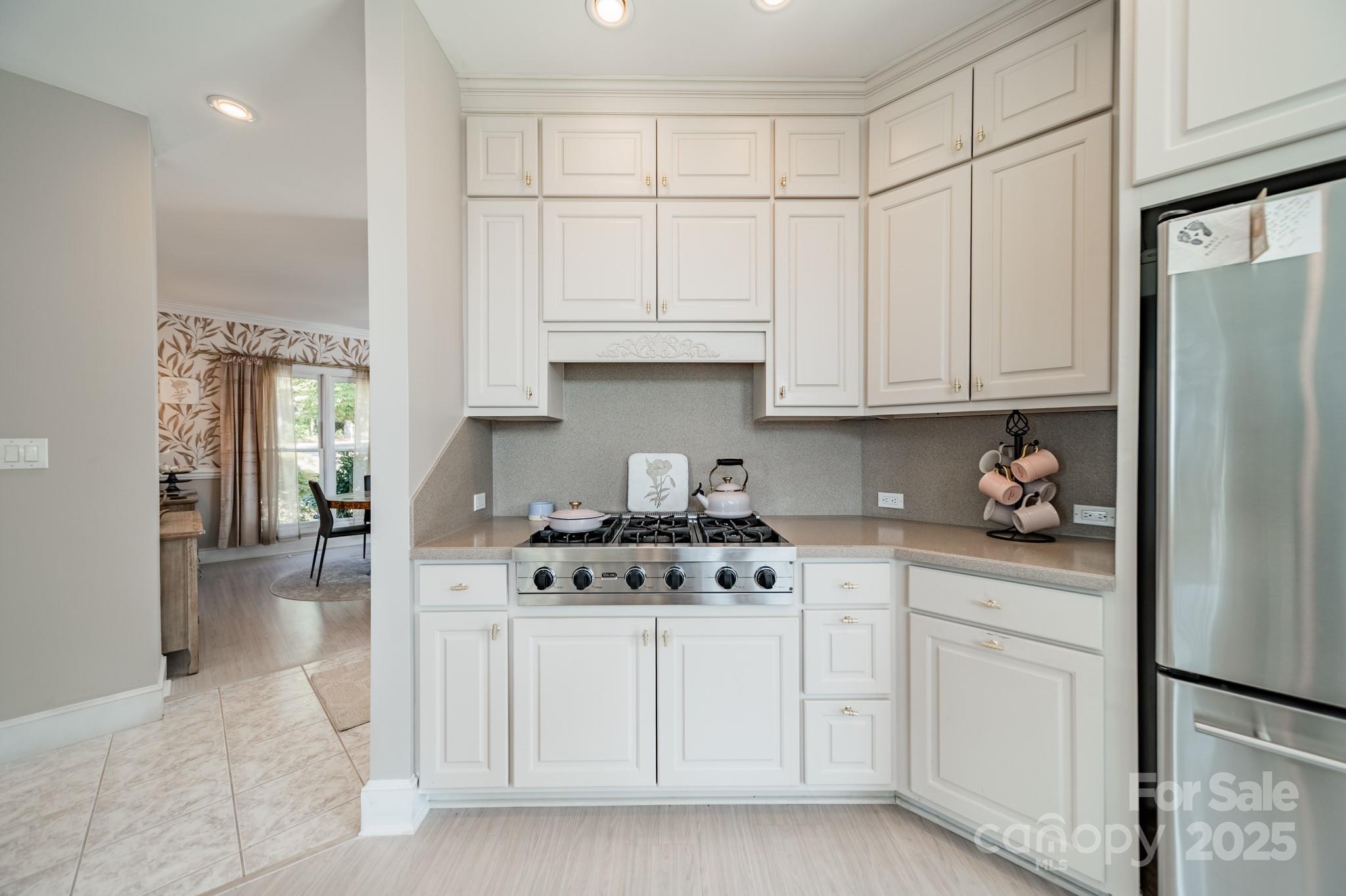8030 Ravenwood Lane