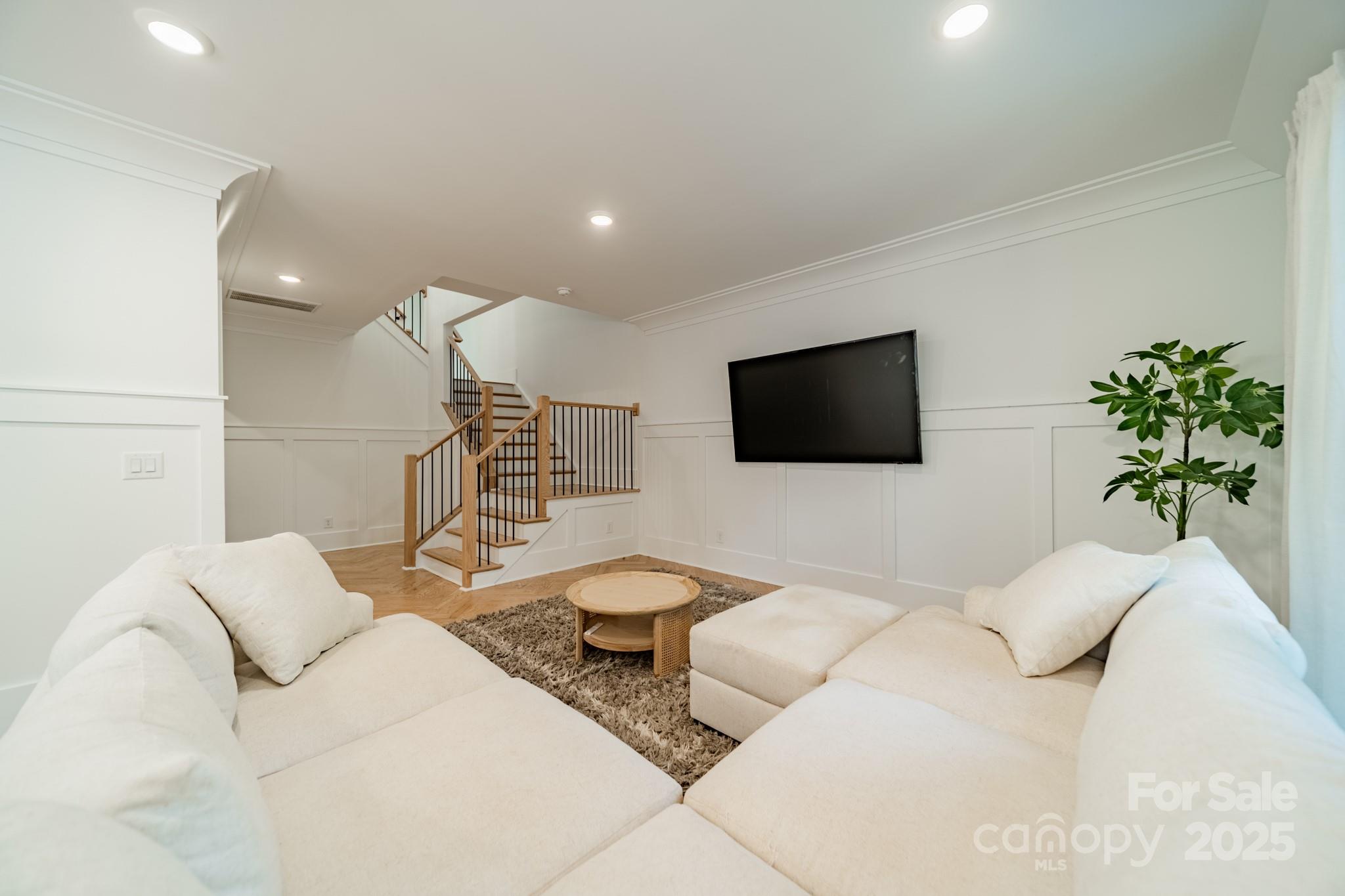 6121 Berryhill Towns Drive