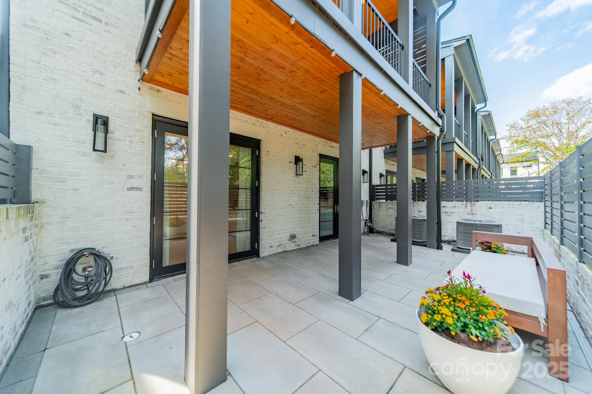 6121 Berryhill Towns Drive