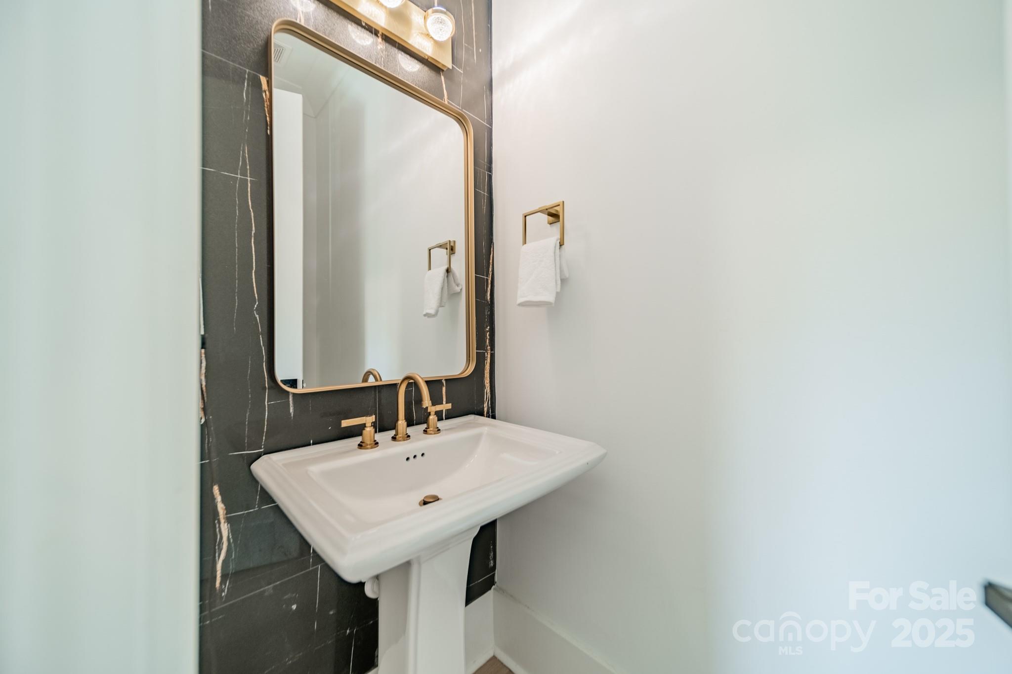 6121 Berryhill Towns Drive