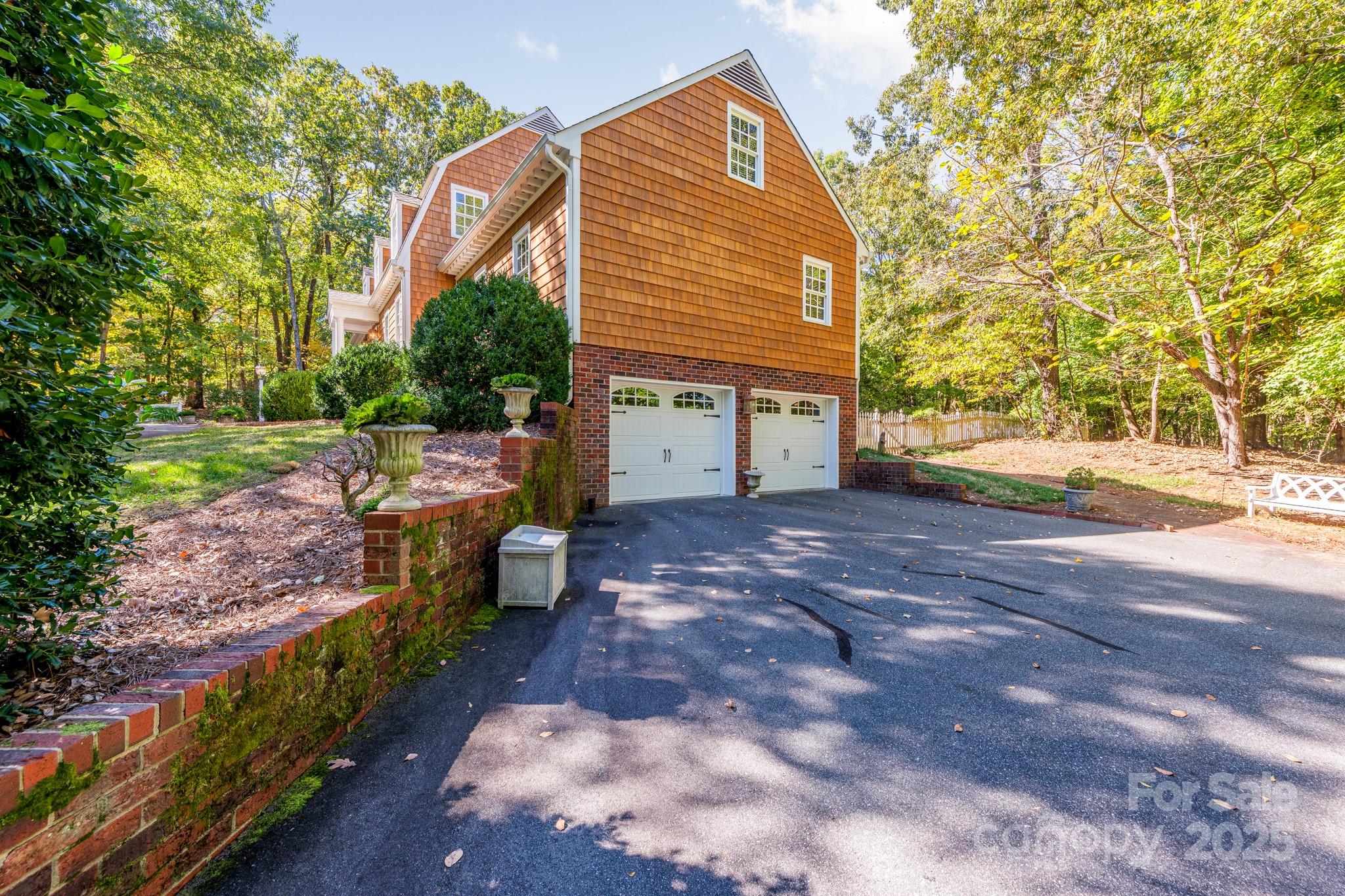 674 Abington Drive NE