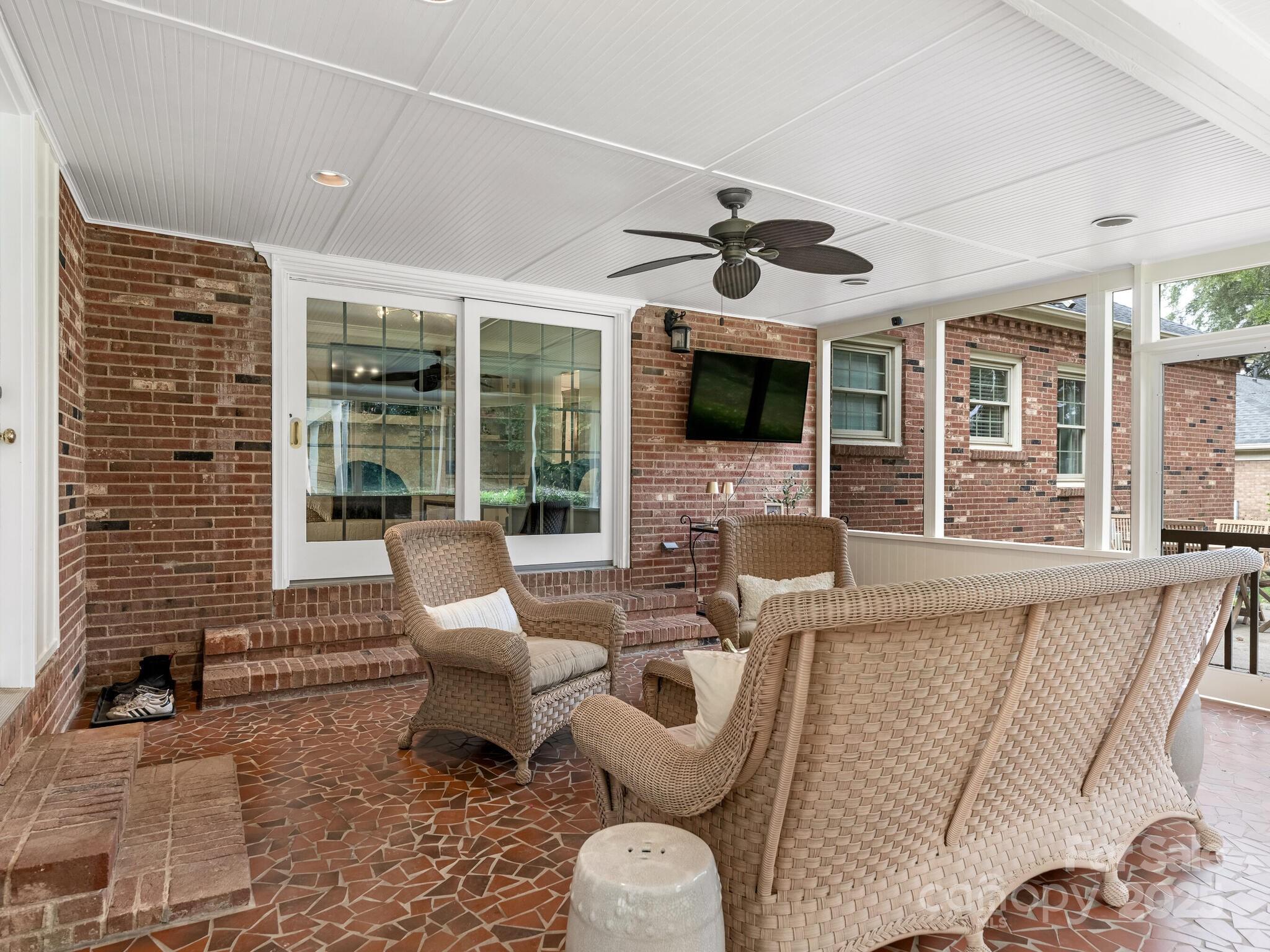 3239 Sunnybrook Drive