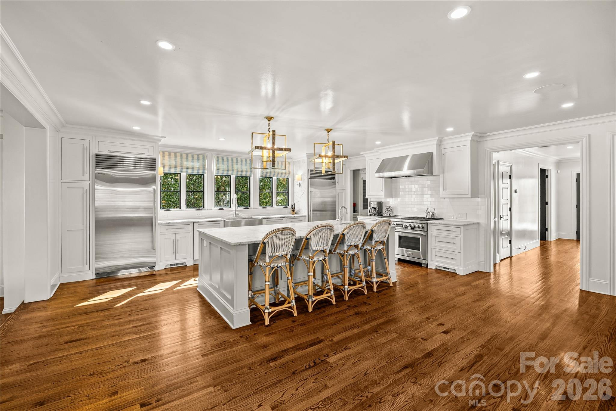 1935 Queens Road W