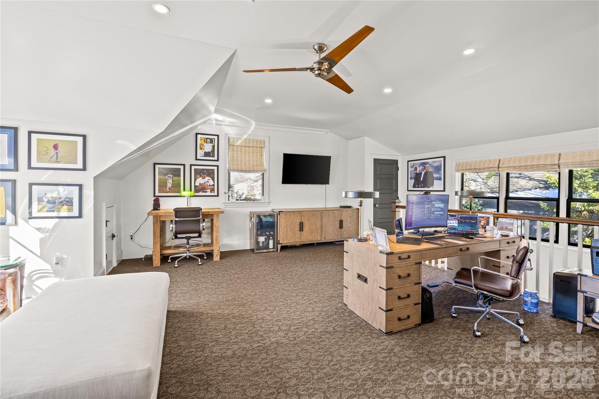 1935 Queens Road W