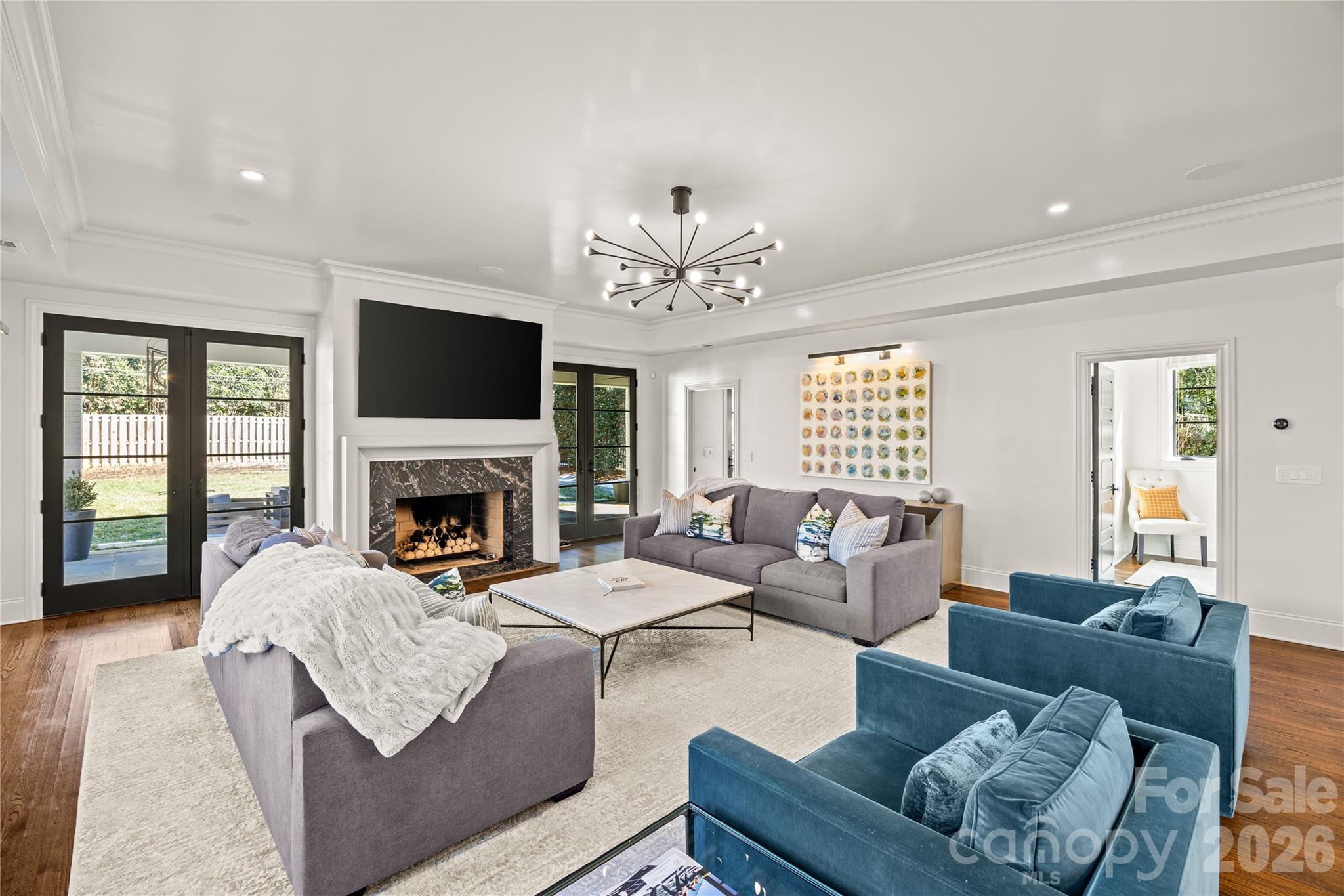 1935 Queens Road W