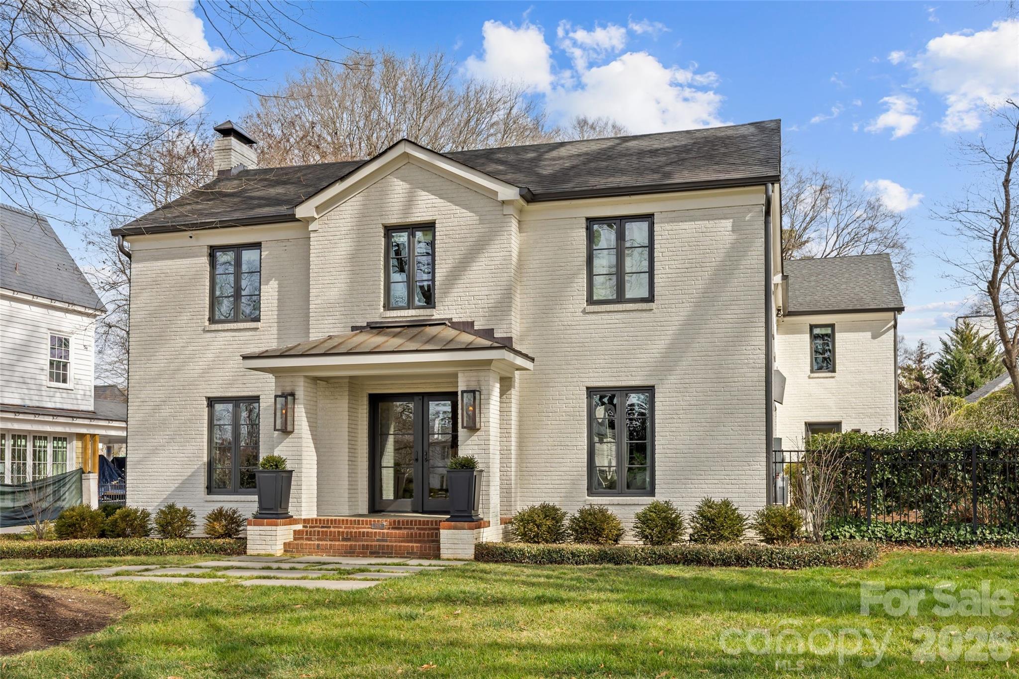 1935 Queens Road W