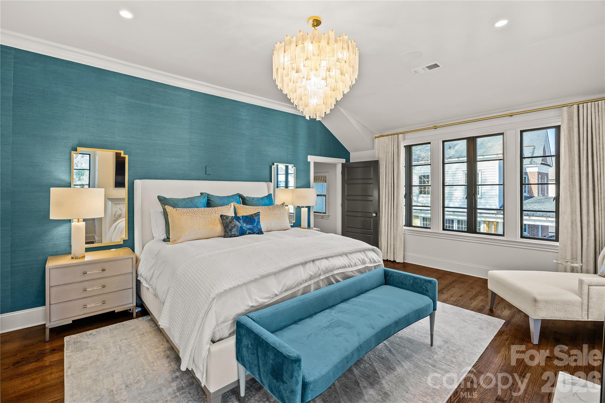 1935 Queens Road W