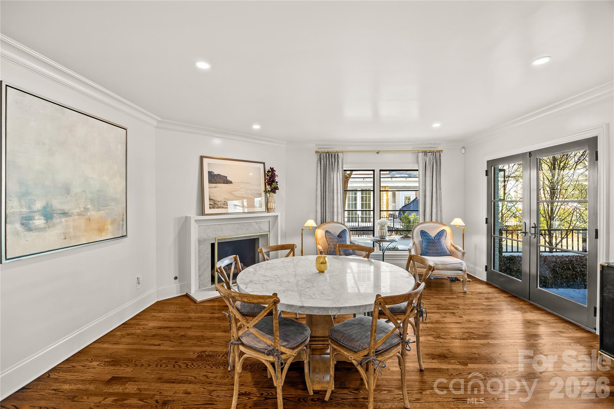 1935 Queens Road W