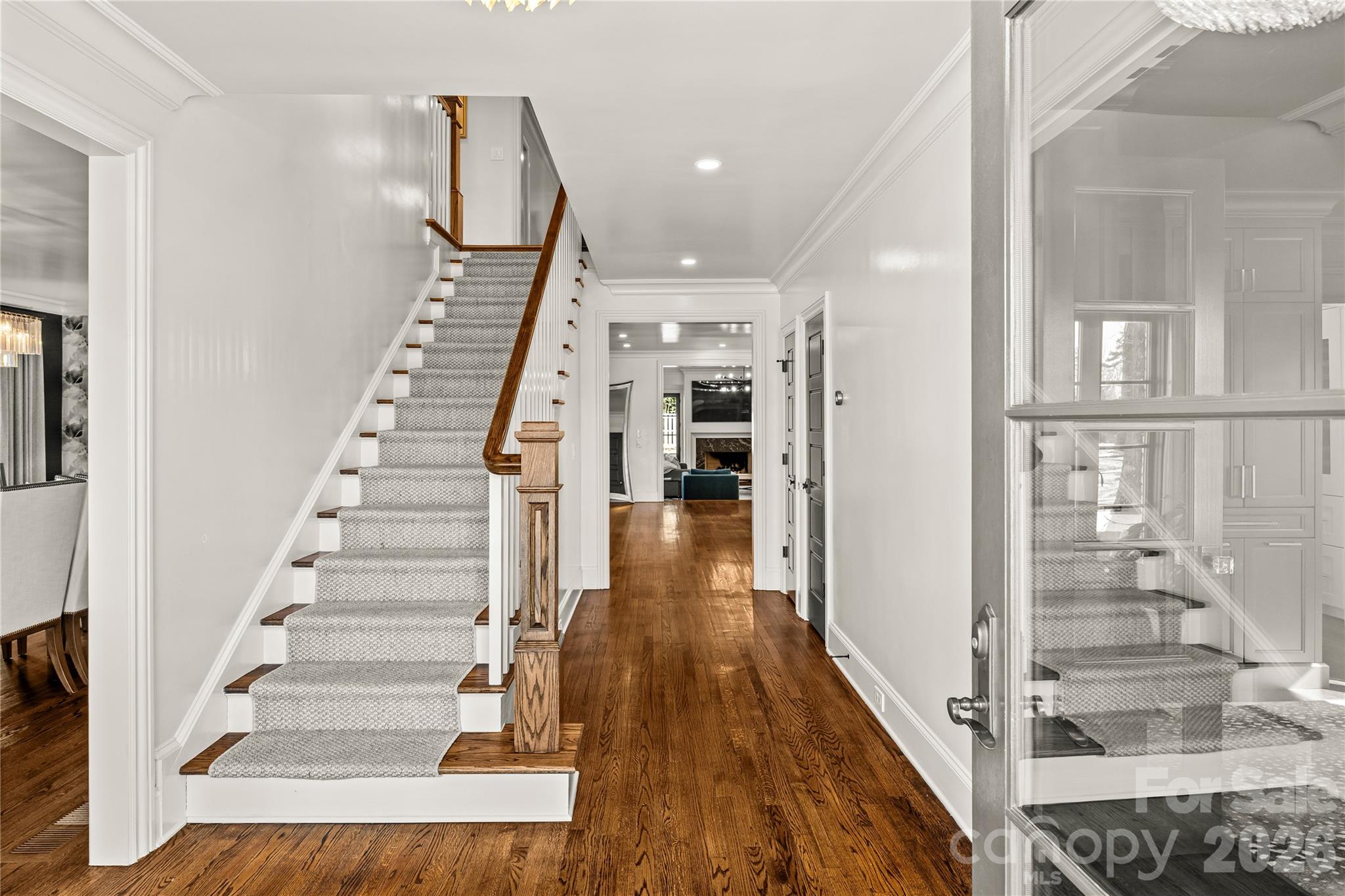 1935 Queens Road W