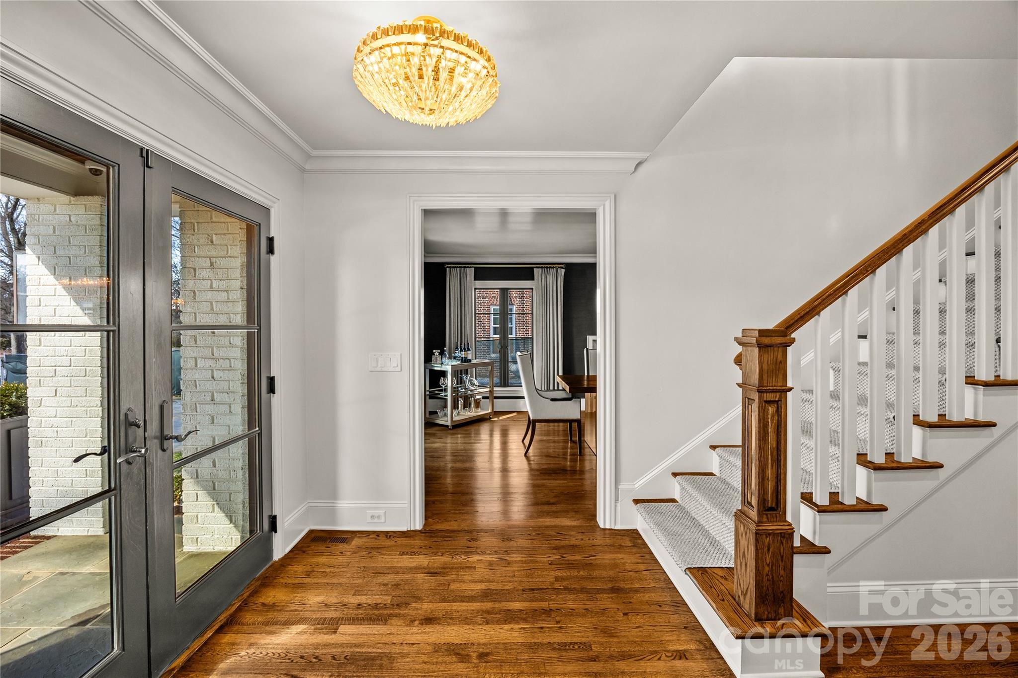 1935 Queens Road W