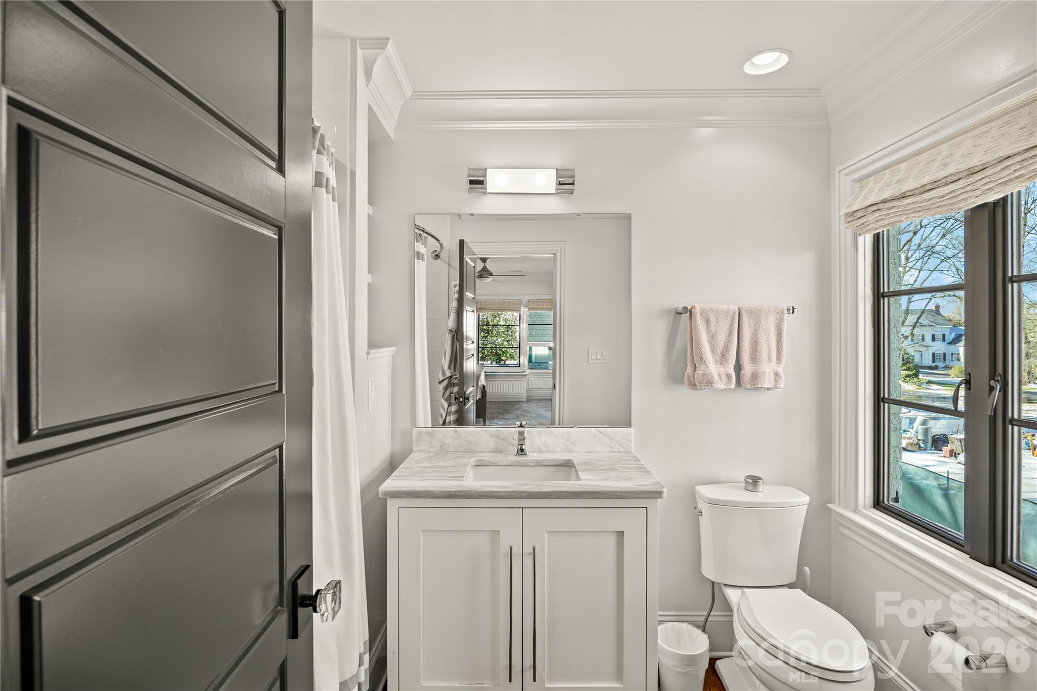 1935 Queens Road W