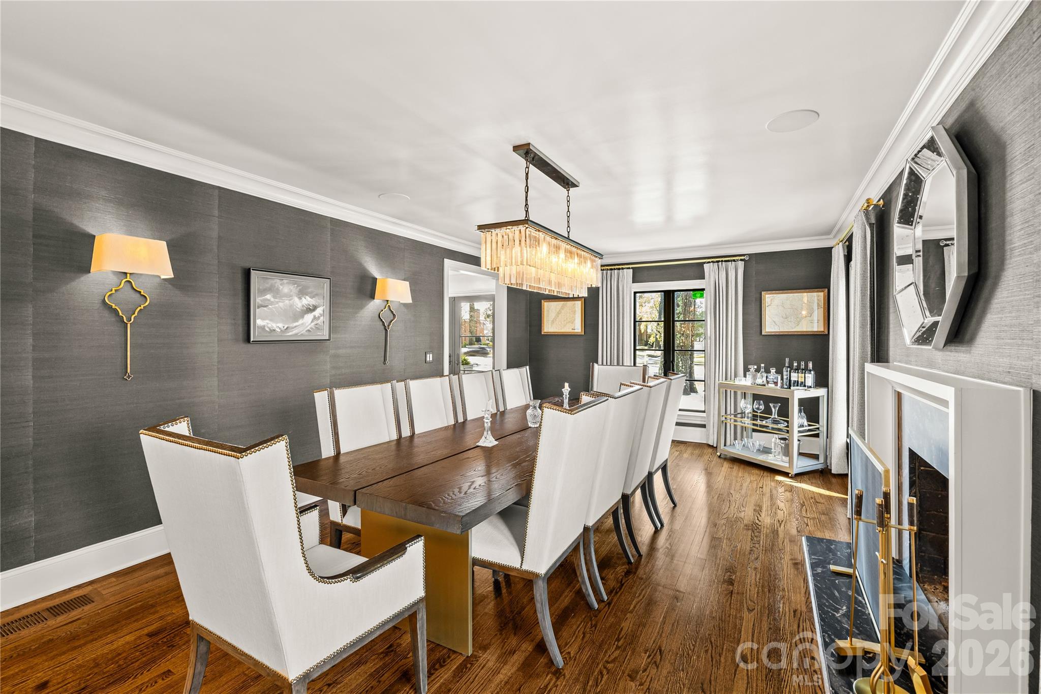 1935 Queens Road W