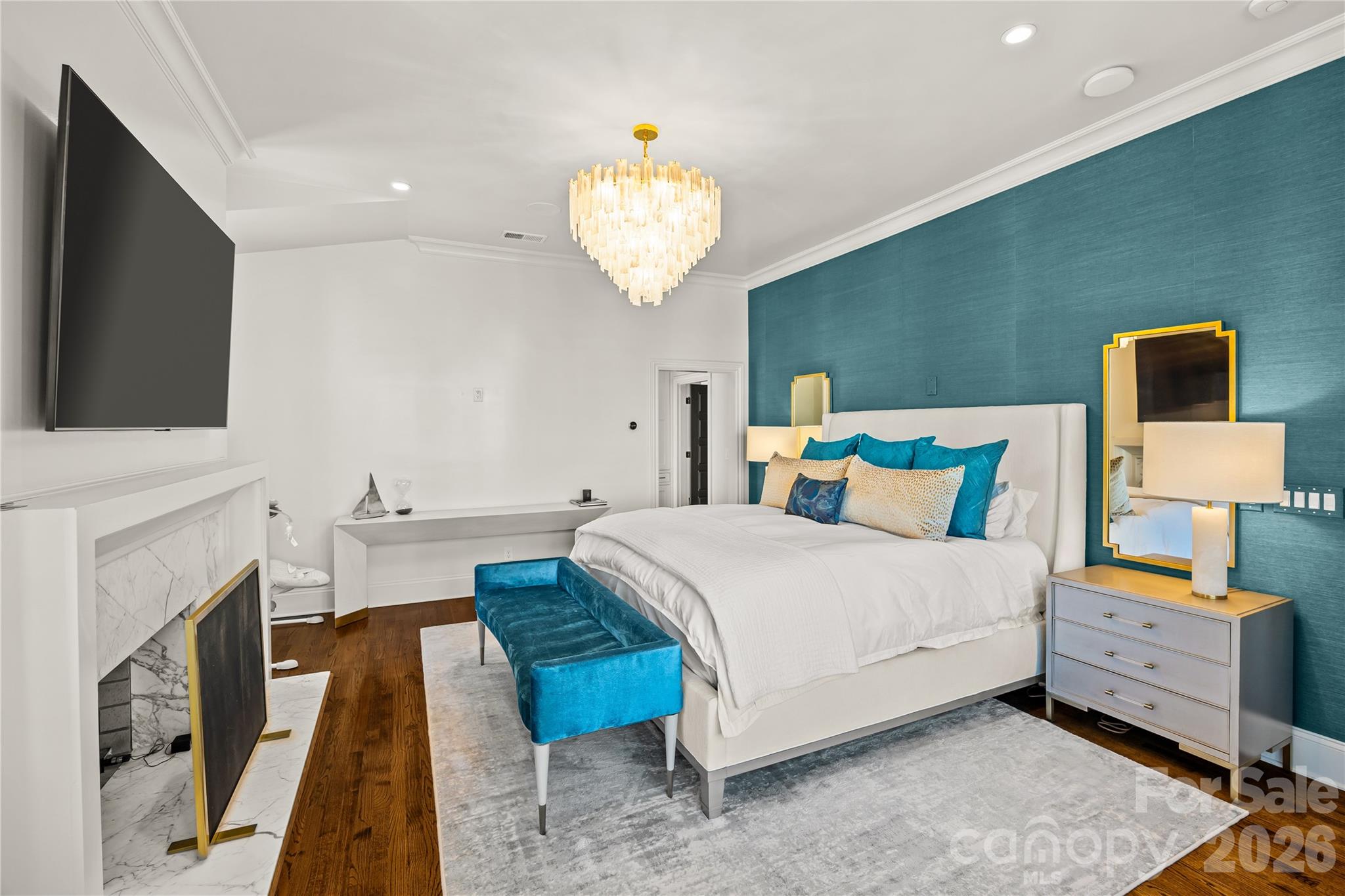 1935 Queens Road W
