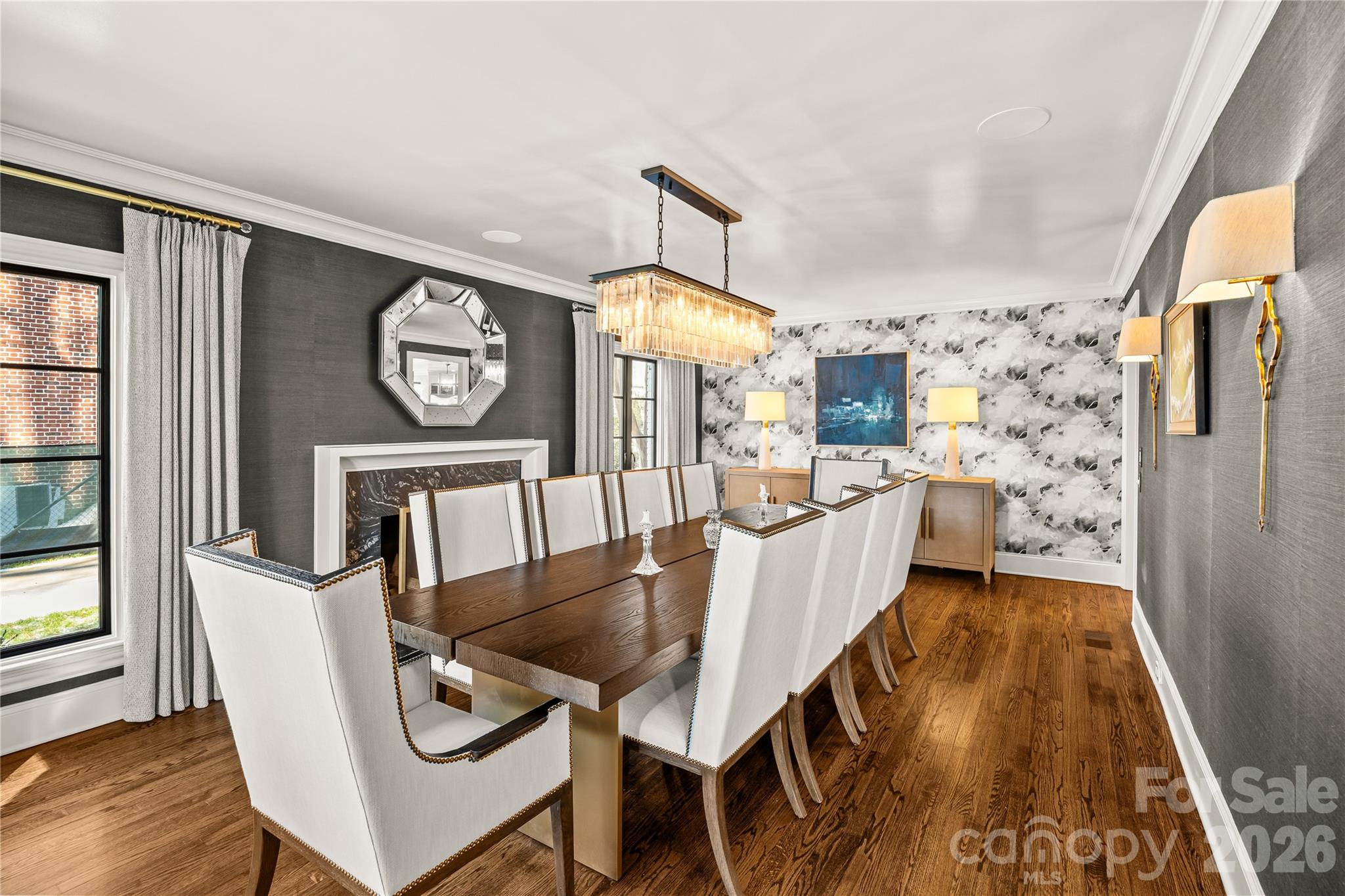 1935 Queens Road W