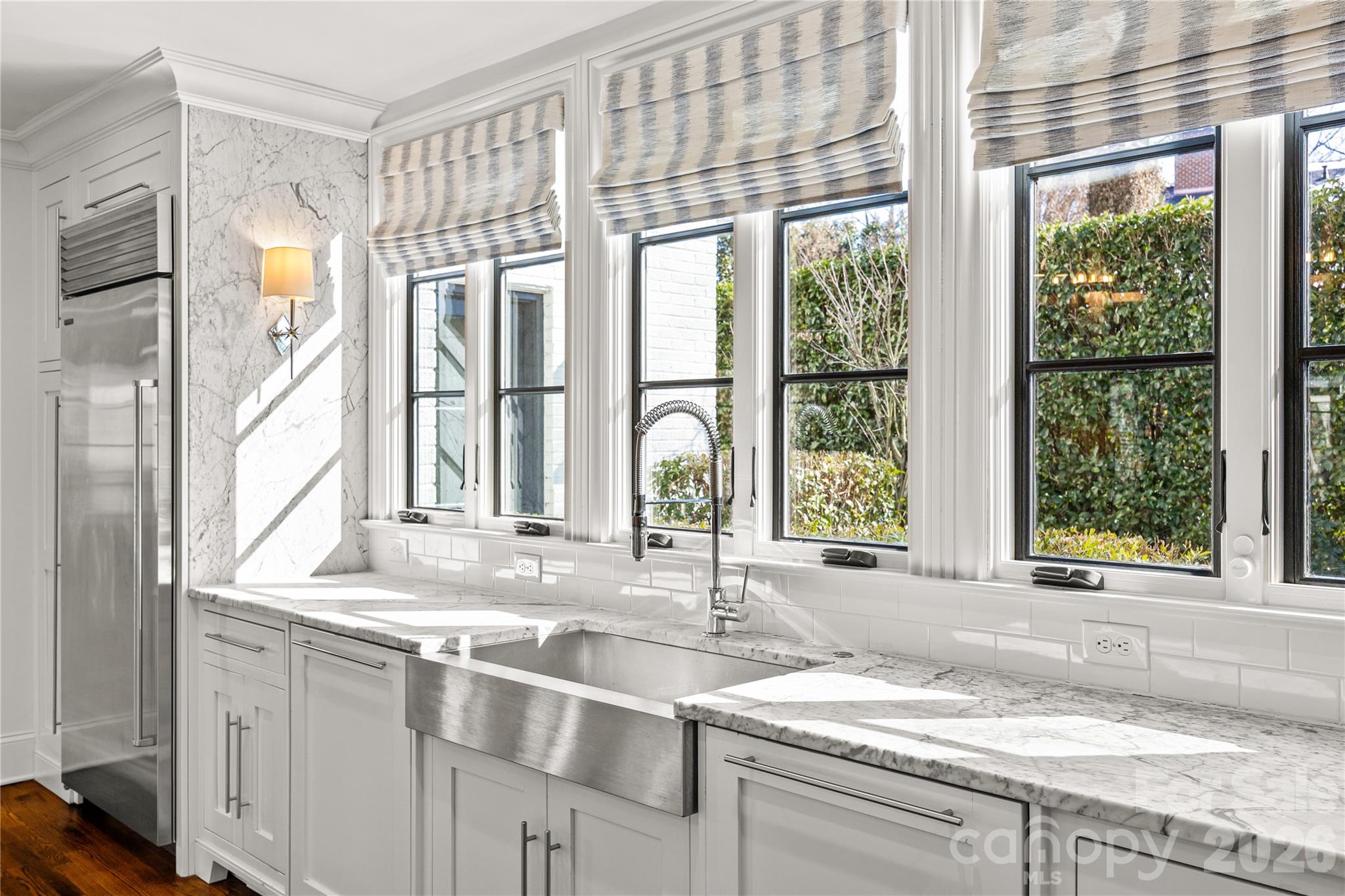 1935 Queens Road W