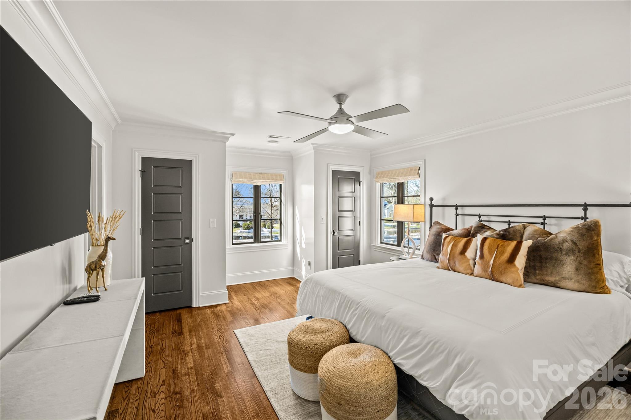 1935 Queens Road W
