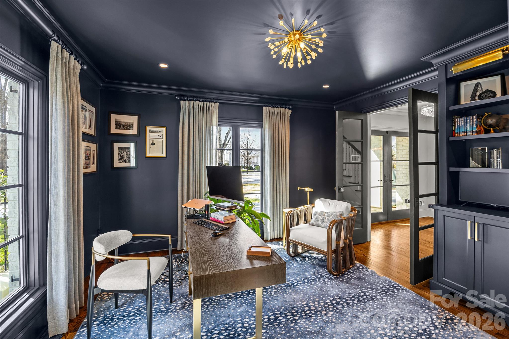 1935 Queens Road W