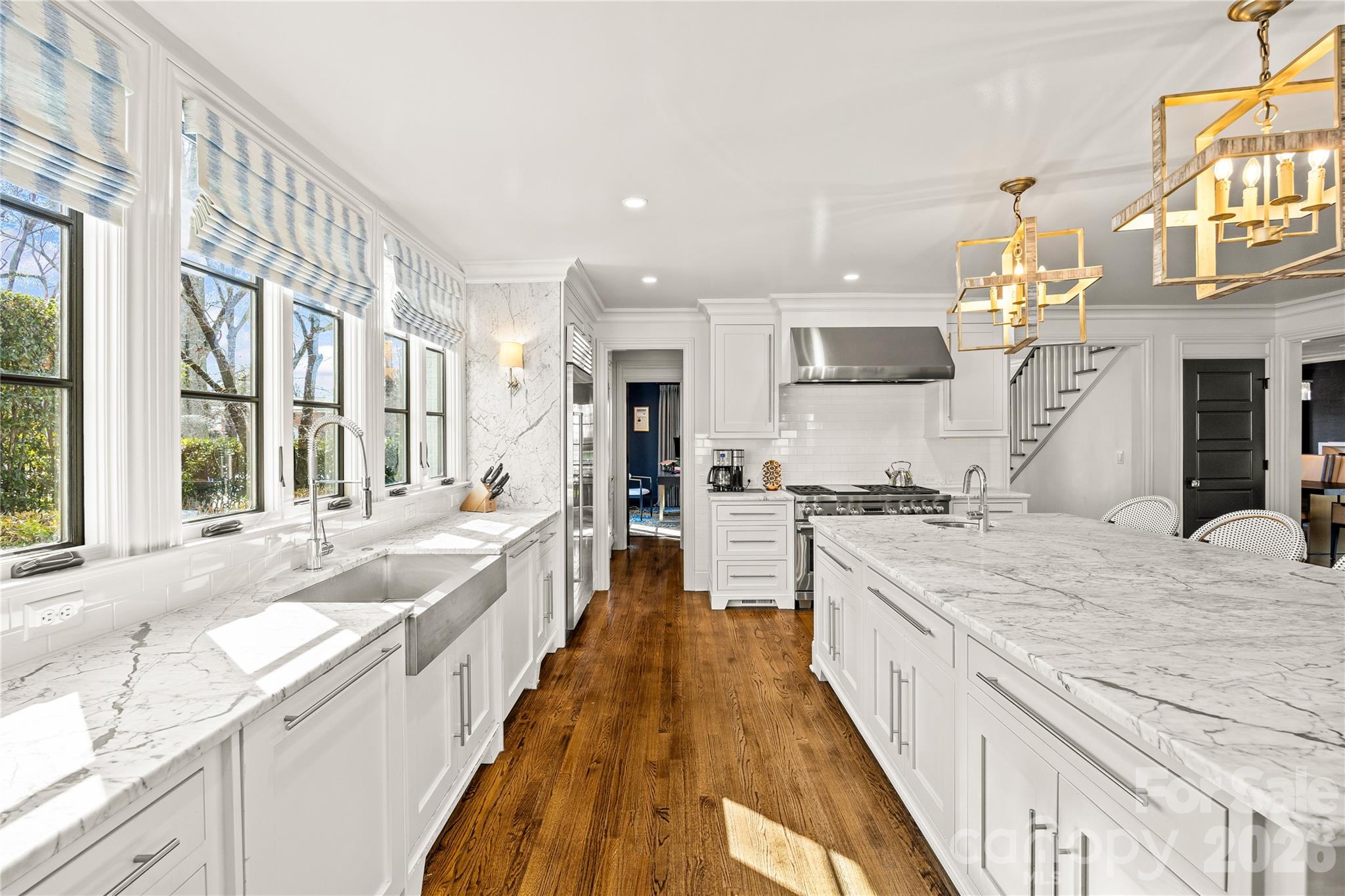 1935 Queens Road W