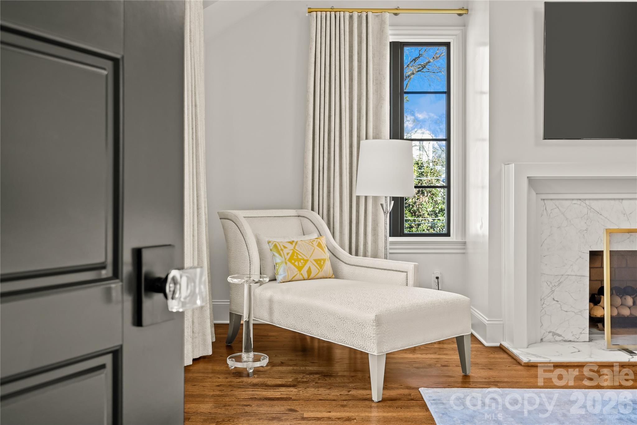 1935 Queens Road W
