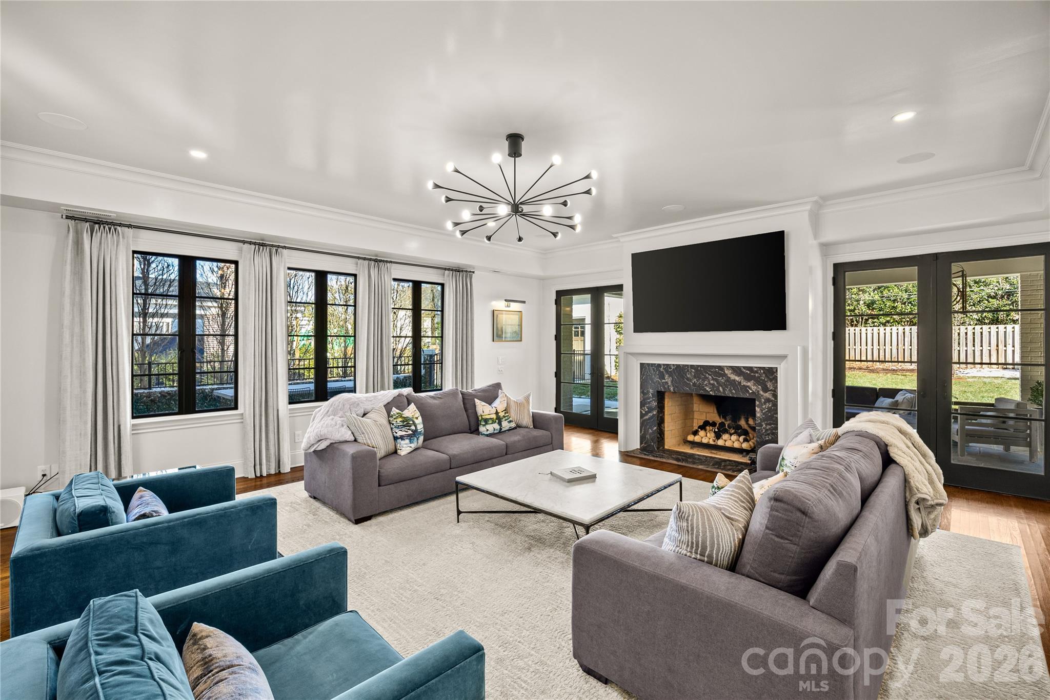 1935 Queens Road W