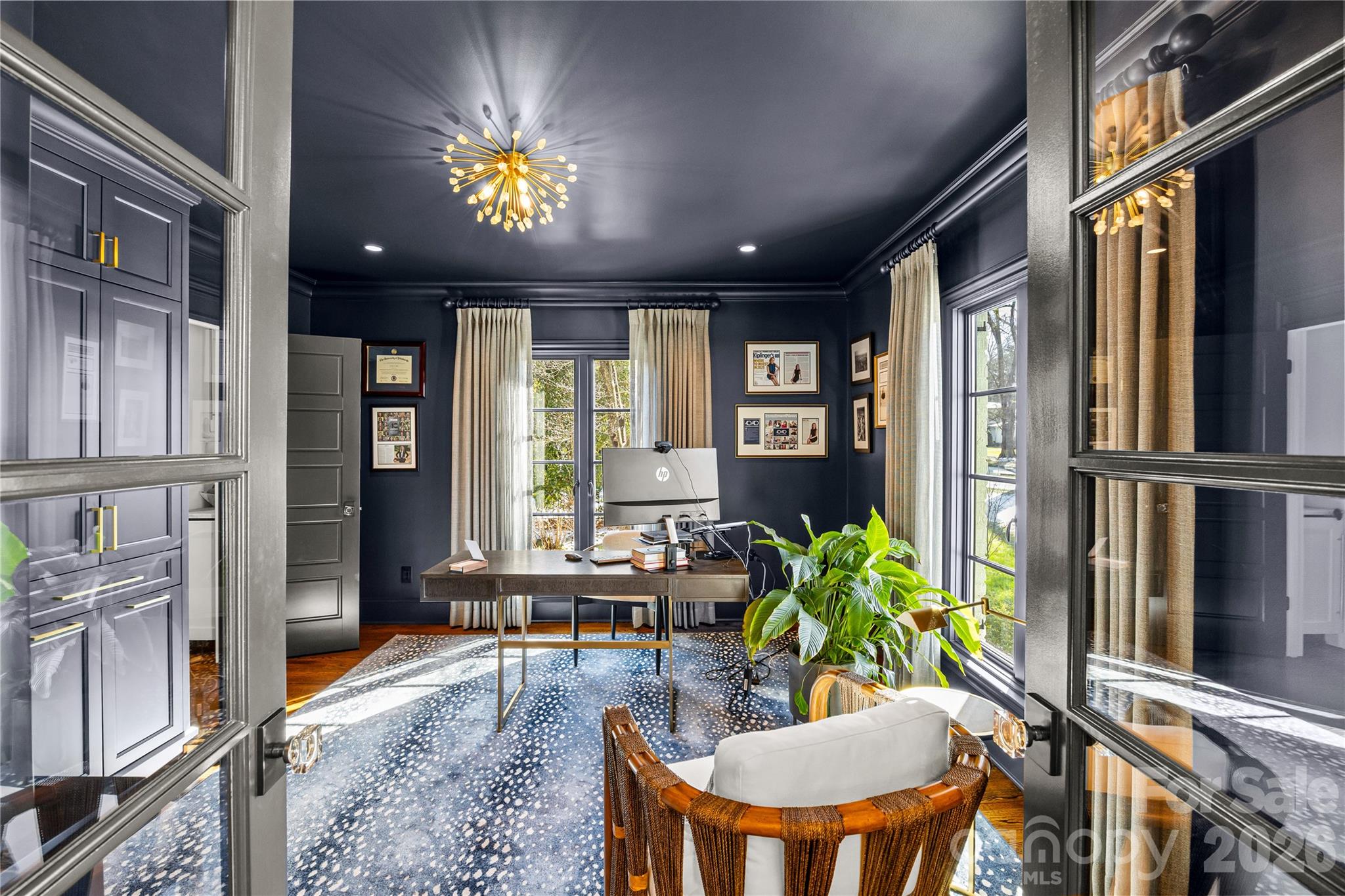 1935 Queens Road W