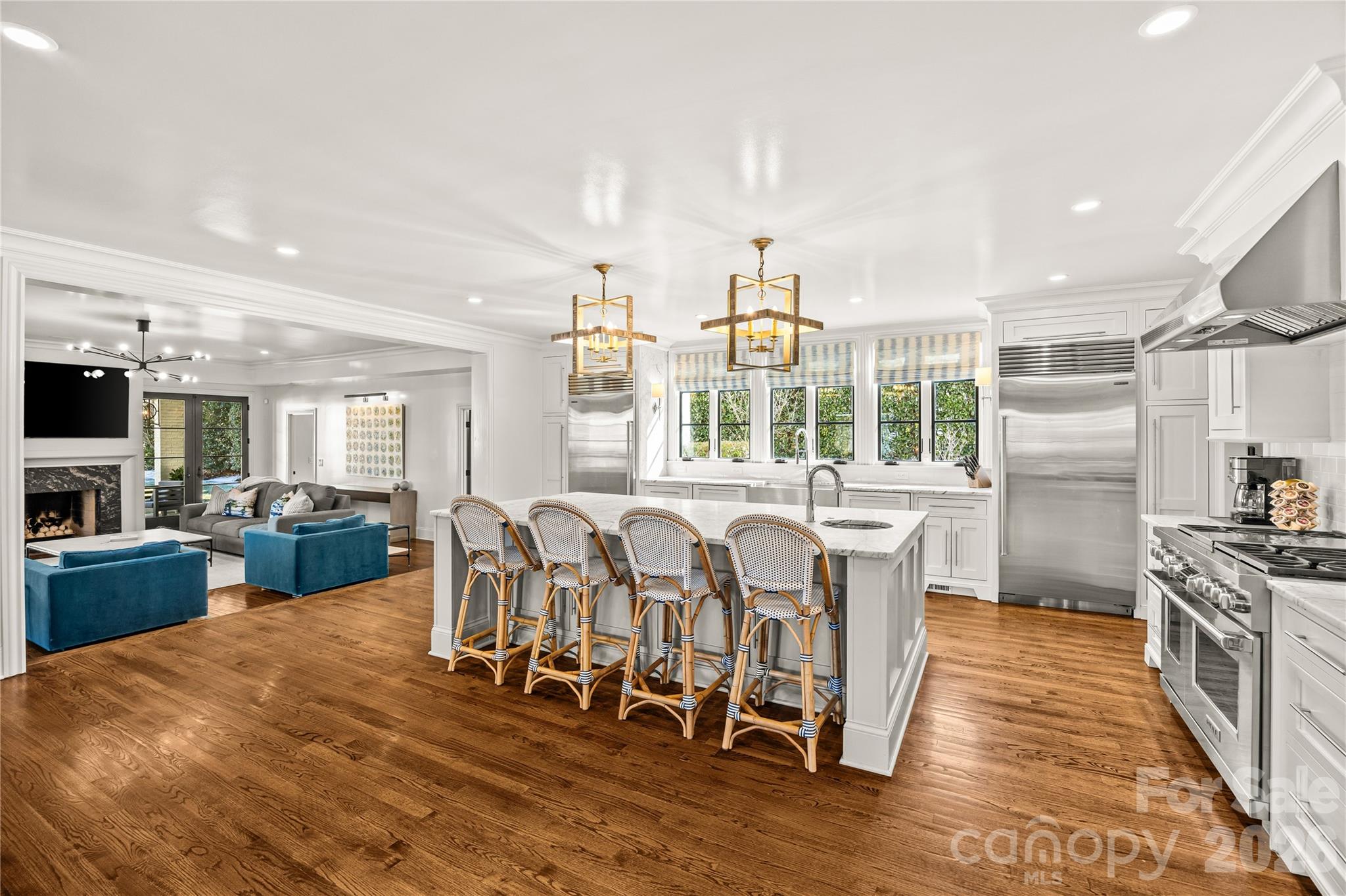 1935 Queens Road W