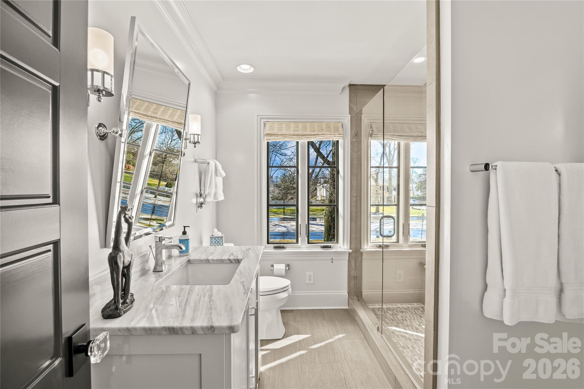 1935 Queens Road W