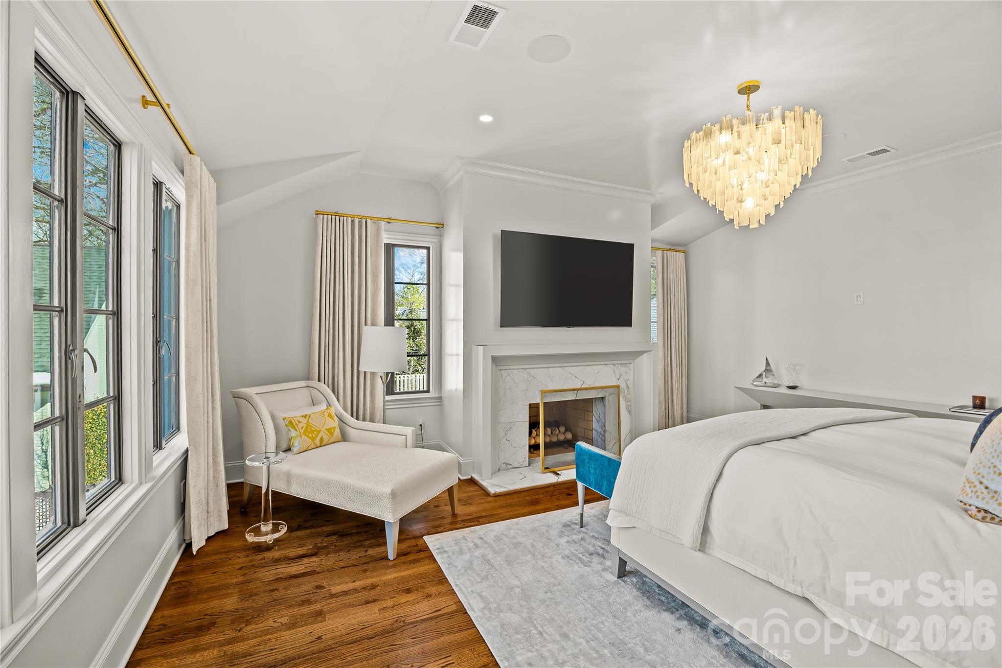 1935 Queens Road W