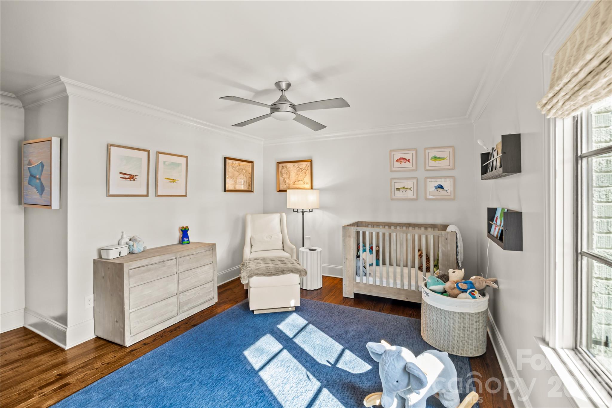 1935 Queens Road W