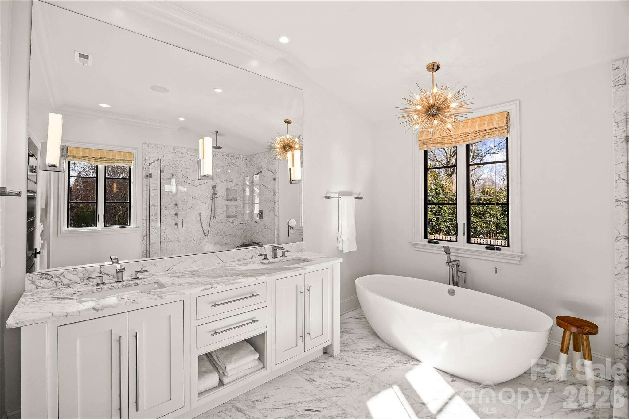 1935 Queens Road W