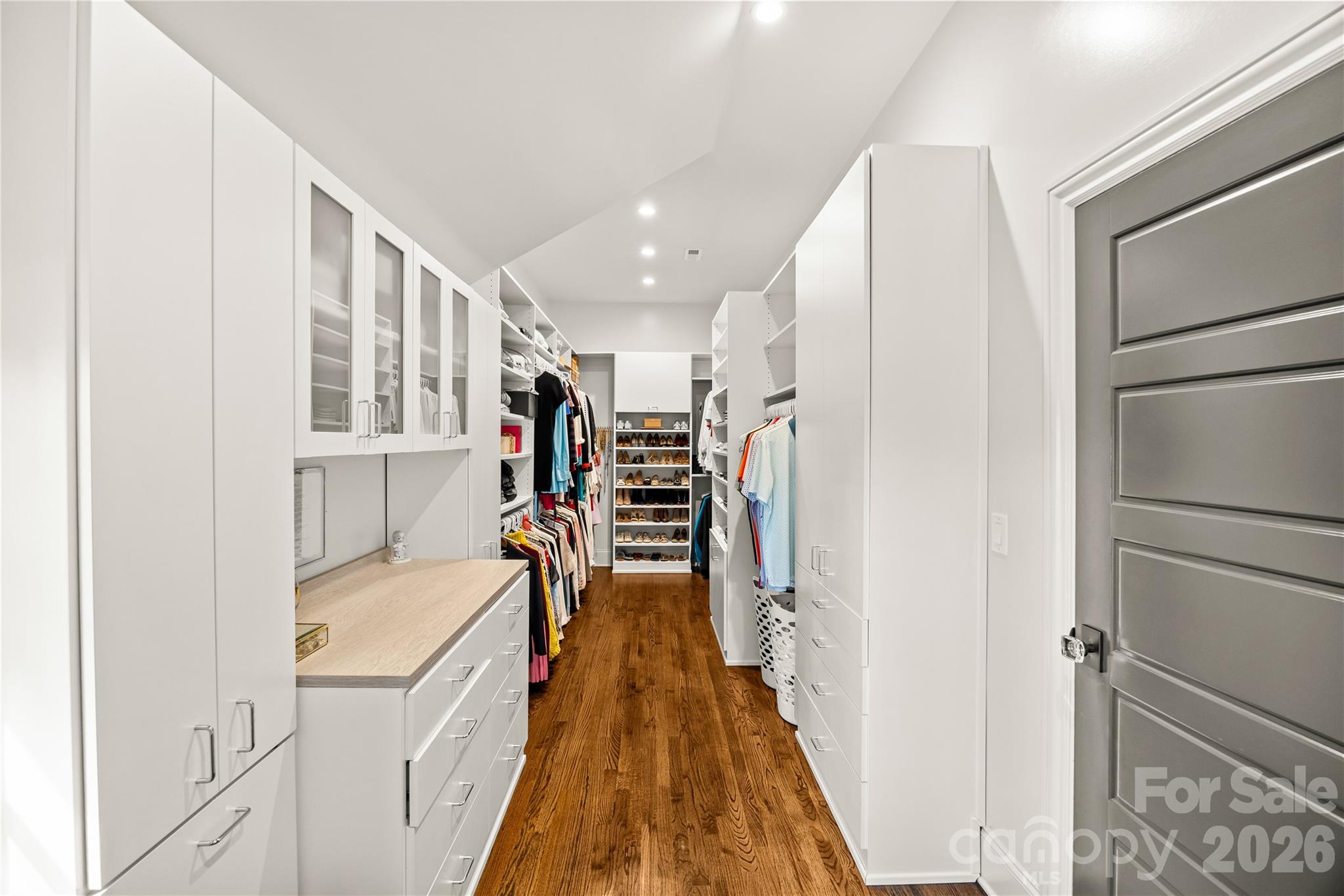 1935 Queens Road W
