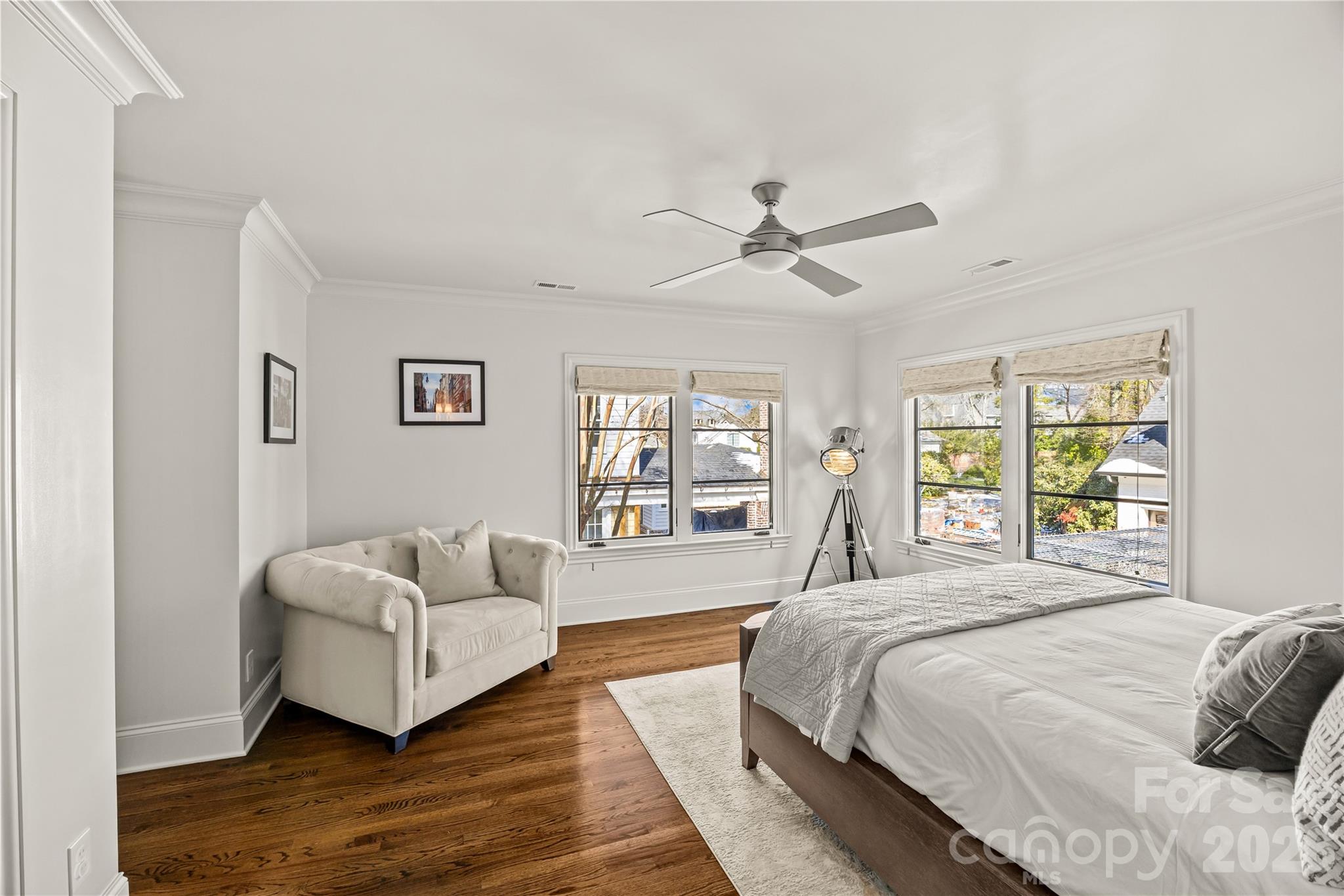 1935 Queens Road W